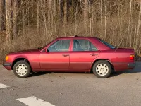 Gebraucht Mercedes 200 118 PS (86 kW) 1990 Rot Limousine
