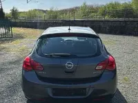 Używany Opel Astra Edition 101 KM (74 kW) 2013 Srebrny Sedan/Limuzyna