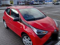 Gebraucht Toyota Aygo 72 PS (52 kW) 2018 Rot Kleinwagen