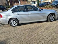 Gebraucht BMW 318 129 PS (94 kW) 2007 Titansilber metallic Limousine