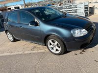 Second-hand VW Golf V 105 CP (77 kW) 2004 Albastru Hatchback