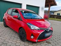 Gebraucht Toyota Yaris 99 PS (72 kW) 2016 Rot Kleinwagen