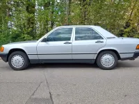 Gebraucht Mercedes 190 72 PS (52 kW) 1984 Silber Limousine