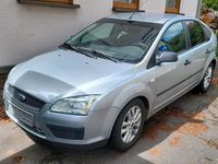 Używany Ford Focus Trend 101 KM (74 kW) 2005 Srebrny Sedan/Limuzyna