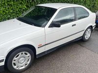 Gebraucht BMW 316 102 PS (75 kW) 1993 Weiß Limousine