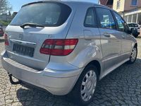 Gebraucht Mercedes B180 109 PS (80 kW) 2010 Polarsilber  metalliclack Van / Kleinbus