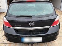 Second-hand Opel Astra 105 CP (77 kW) 2004 Negru Berlinǎ