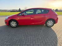 Gebraucht Opel Astra 87 PS (63 kW) 2012 Rot Kleinwagen