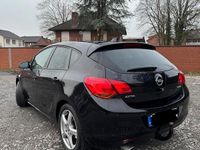 Gebraucht Opel Astra 140 PS (102 kW) 2011 Schwarz Kleinwagen