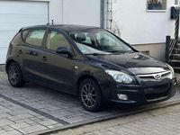 Gebraucht Hyundai i30 109 PS (80 kW) 2010 Schwarz Kleinwagen