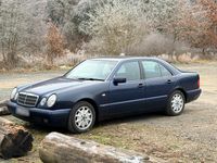 Gebraucht Mercedes E230 150 PS (110 kW) 1996 Blau Limousine