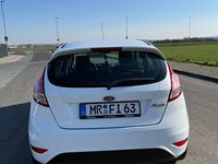 Gebraucht Ford Fiesta 95 PS (69 kW) 2013 Weiß Kleinwagen