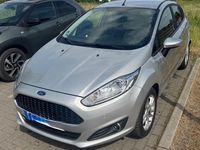 Gebraucht Ford Fiesta Celebration 82 PS (60 kW) 2016 Silber Kleinwagen