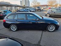Gebraucht BMW 320 Advantage 163 PS (119 kW) 2016 Blau Kombi