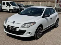 Gebraucht Renault Mégane Authentique 101 PS (74 kW) 2012 Weiß Limousine