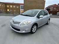 Gebraucht Toyota Auris Life 132 PS (97 kW) 2012 Silber Limousine