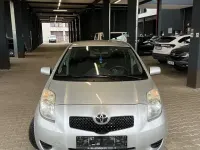 Gebraucht Toyota Yaris Basis 69 PS (50 kW) 2006 Silber Limousine