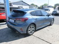 Gebraucht Ford Focus ST-Line X 155 PS (114 kW) 2024 Chroma blau Limousine