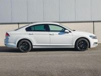 Gebraucht VW Passat Trendline 120 PS (88 kW) 2015 Weiß Limousine