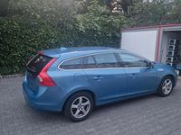 Gebraucht Volvo V60 120 PS (88 kW) 2017 Blau Kombi