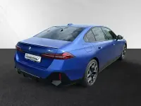 Gebraucht BMW i5 M Sport 442 kW (601 PS) 2025 Bmw individual frozen portimao blue metallic Limousine