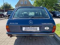 Gebraucht Mercedes 300 125 PS (91 kW) 1984 Blau Kombi