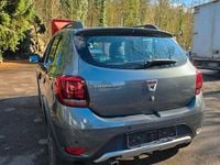 Gebraucht Dacia Sandero Stepway 90 PS (66 kW) 2017 Grau Limousine
