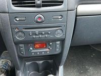 Gebraucht Renault Clio II 55 PS (40 kW) 2003 Grün Kleinwagen