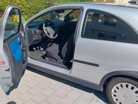 Używany Opel Corsa 75 KM (55 kW) 2002 Srebrny Hatchback