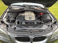 Gebraucht BMW 530 214 PS (157 kW) 2006 Grau Kombi
