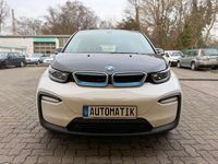 Gebraucht BMW i3 75 kW (102 PS) 2021 Capparisweissakzent iblau Kleinwagen