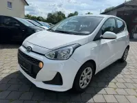 Gebraucht Hyundai i10 Trend 67 PS (49 kW) 2019 Weiß Kleinwagen