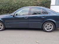 Usata Mercedes E220 150 CV (110 kW) 2002 Blu Berlina