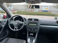 Gebraucht VW Golf VI 105 PS (77 kW) 2011 Rot Kleinwagen