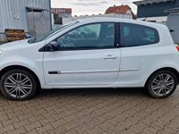 Gebraucht Renault Clio II 100 PS (73 kW) 2011 Weiß Kleinwagen