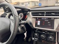 Gebraucht Citroën C3 SELECTION 82 PS (60 kW) 2016 Weiß Limousine