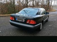 Gebraucht Mercedes E230 Elegance 150 PS (110 kW) 1996 Grau Limousine