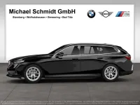 Gebraucht BMW 520 M Sport 197 PS (144 kW) 2025 Saphirschwarz Kombi