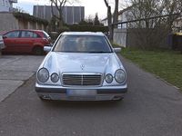 Gebraucht Mercedes E220 102 PS (75 kW) 1999 Grau Limousine