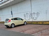 Gebraucht Ford Fiesta 90 PS (66 kW) 2009 Gelb Kleinwagen