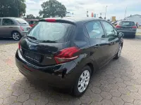 Gebraucht Peugeot 208 Active 82 PS (60 kW) 2017 Schwarz Kleinwagen