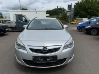 Gebraucht Opel Astra Design Edition 140 PS (102 kW) 2011 Silber Kombi