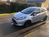 Gebraucht Ford Fiesta Trend 82 PS (60 kW) 2011 Silber Kleinwagen