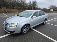 Second-hand VW Jetta 150 CP (110 kW) 2006 Argintiu Berlinǎ