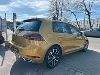 Gebraucht VW Golf VII Highline 125 PS (91 kW) 2017 Kurkumagelb metallic Limousine