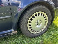 Second-hand VW Golf IV 101 CP (74 kW) 2000 Albastru Berlinǎ