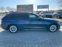 Gebraucht BMW 330e Advantage 292 PS (214 kW) 2021 Blau Kombi