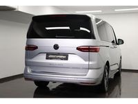 Gebraucht VW Multivan Style 150 PS (110 kW) 2025 Silber Van