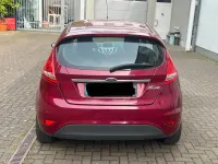 Używany Ford Fiesta 80 KM (58 kW) 2012 Purpurowy Sedan/Limuzyna