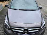 Gebraucht Mercedes B200 156 PS (114 kW) 2017 Silber Van / Kleinbus
